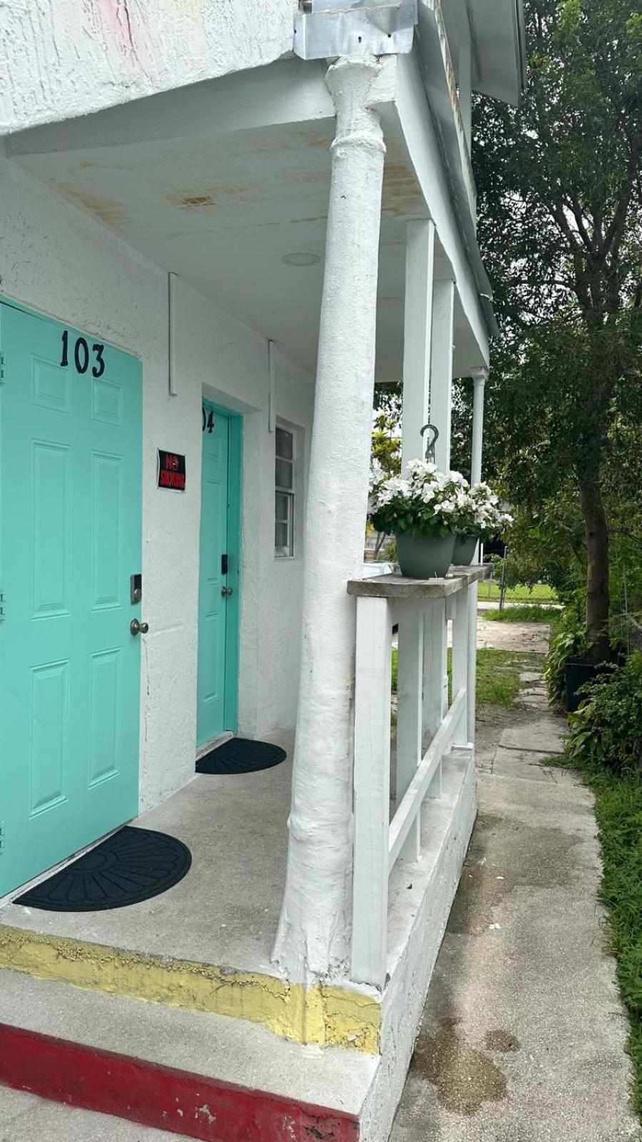 203 Shared For Men Comfortable, Affordable Hostal Miami
