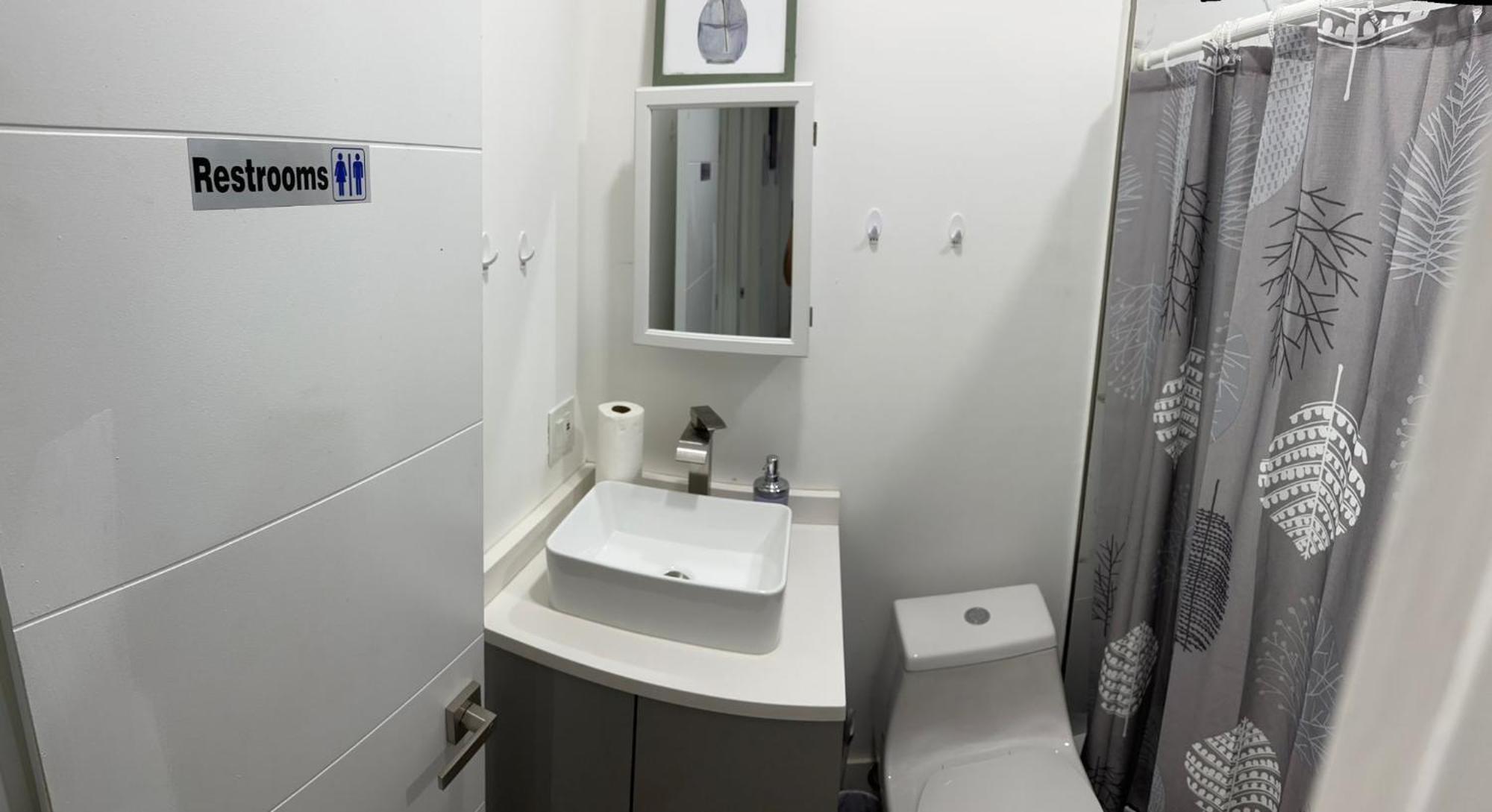 203 Shared For Men Comfortable, Affordable Hostal *
